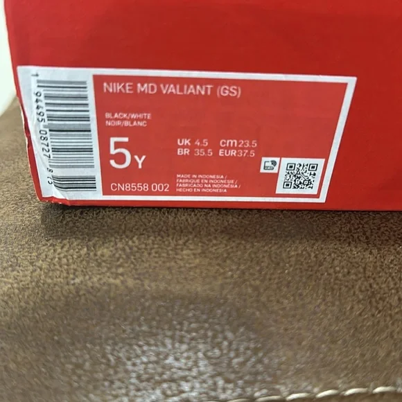 Boys Nike MD Valiant GS size 5Y new in box. - Picture 6 of 6